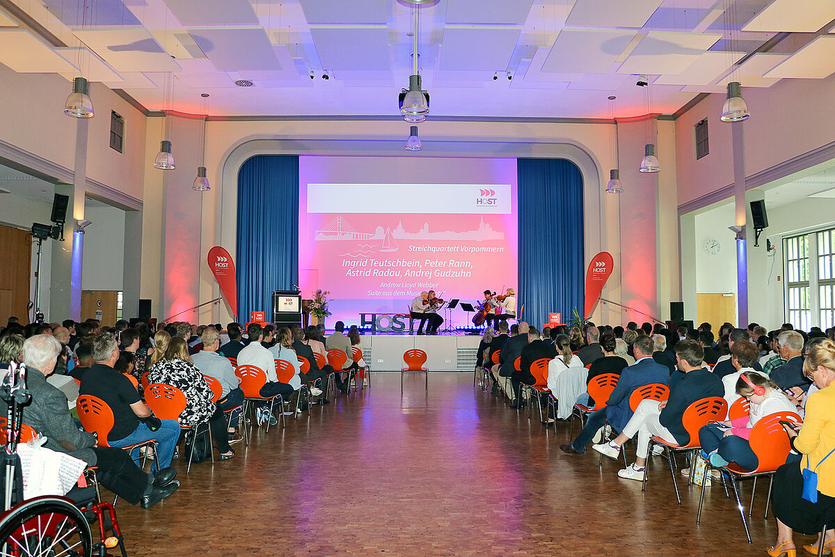 Blick ins Audimax bei der Absolventenfeier mit dem Streichquartett