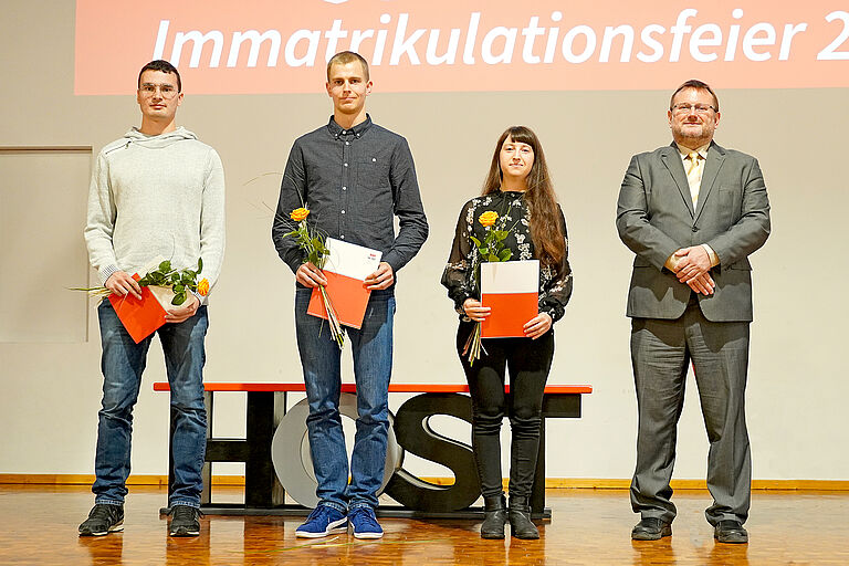 Immatrikulation der neuen Studierenden durch den Dekan der Fakultät Elektrotechnik und Informatik