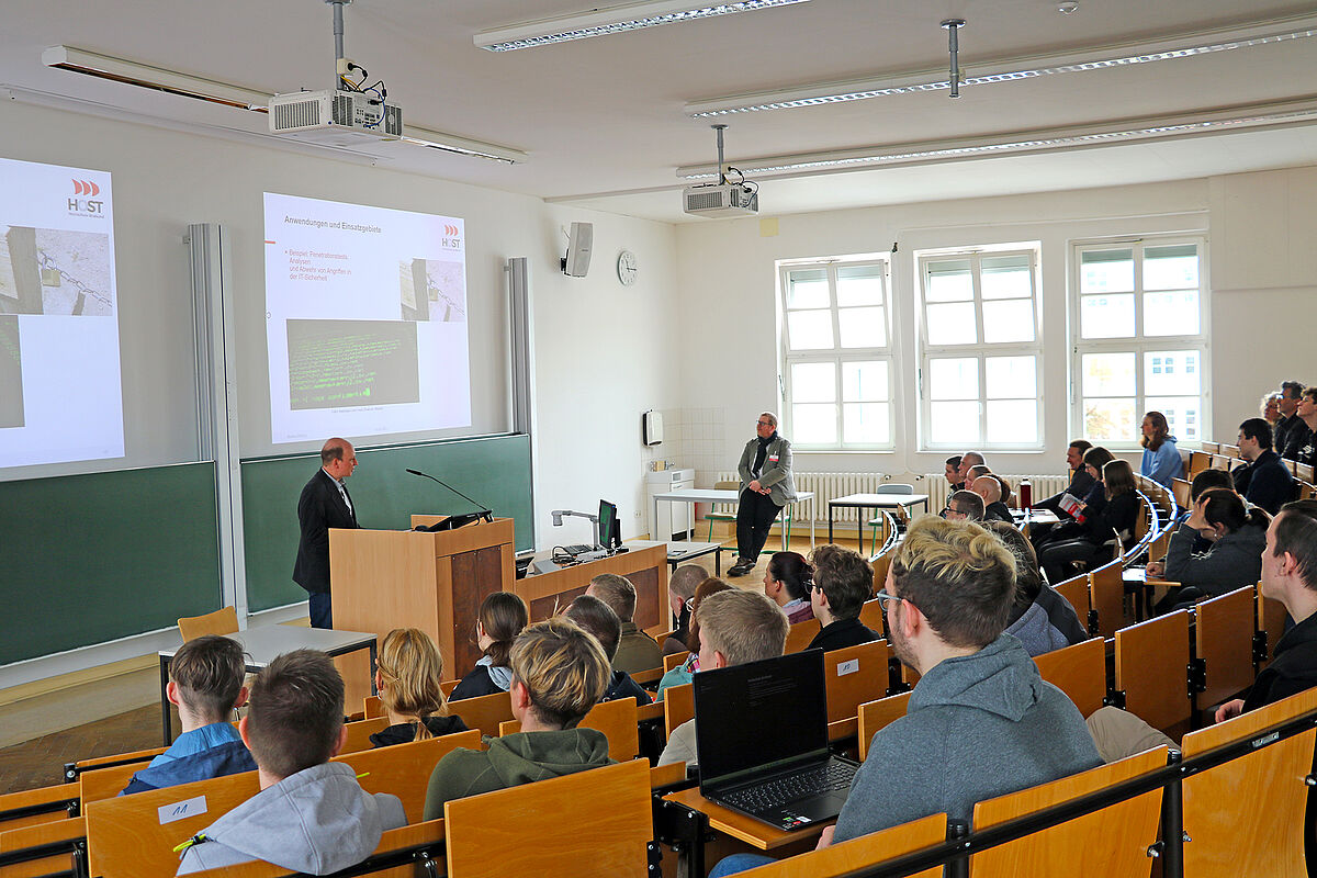 Vorstellung einiger Studiengänge der Fakultät Elektrotechnik und Informatik im Hörsaal